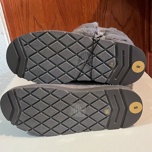 GBG LOS ÁNGELES WOMEN’S ALEYA.
FAUX SUEDE ANKLE BOOTS SIZE 8 Grey /silver. - Picture 6 of 6